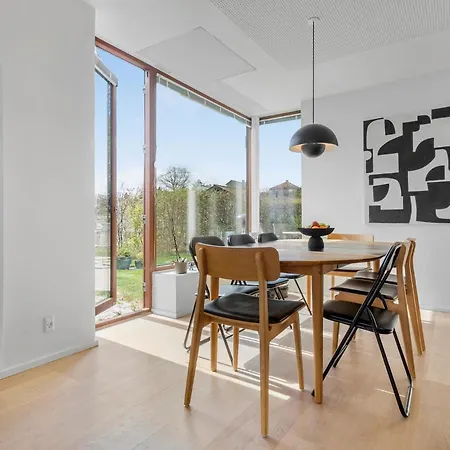 4 Bedroom Cozy In Holiday home