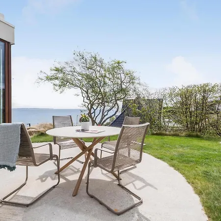 4 Bedroom Cozy In Holiday home Helsingor